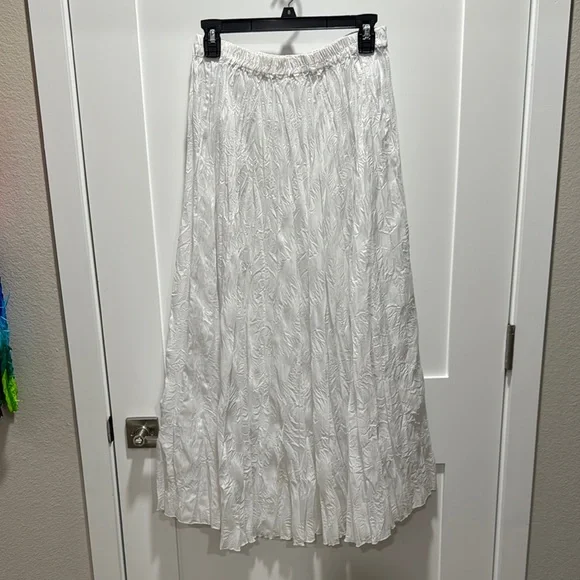Crinkled Silk White Midi/Maxi Flowing Skirt - Picture 3 of 5